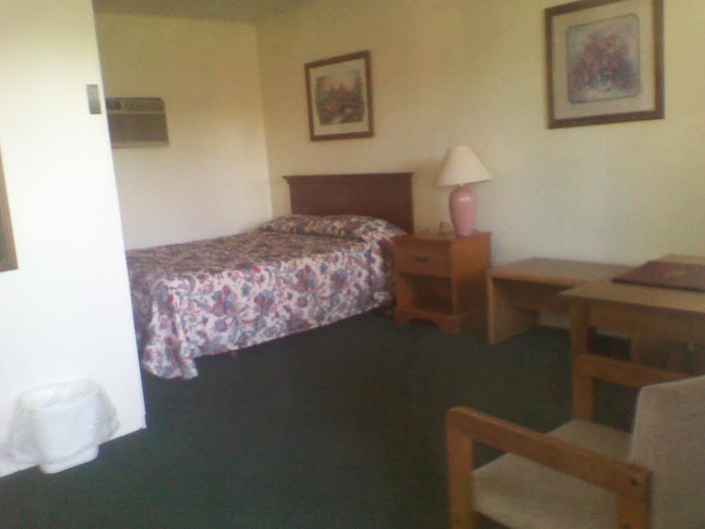 Capri Motel แมคคินอซิตี้ ภายนอก รูปภาพ